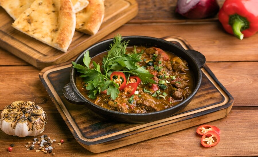 Чабугули: Пряная говядина с грецкими орехами и луком