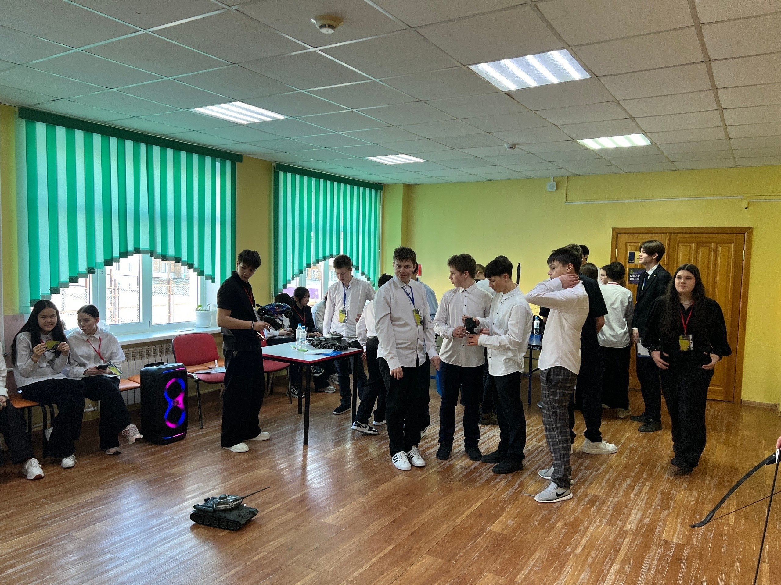 Состоялось выездное образовательное мероприятие «Идеи Будущего» в п. Омсукчан и п. Сеймчан, в котором приняли участие старший тренер-преподаватель Центра — Блумитис Валдис Валимович и тренер-преподаватель Качанов Александр... Состоялось выездное образовательное мероприятие «Идеи Будущего» в п. Омсукчан и п. Сеймчан, в котором приняли участие старший тренер-преподаватель Центра — Блумитис Валдис Валимович и тренер-преподаватель Качанов Александр...