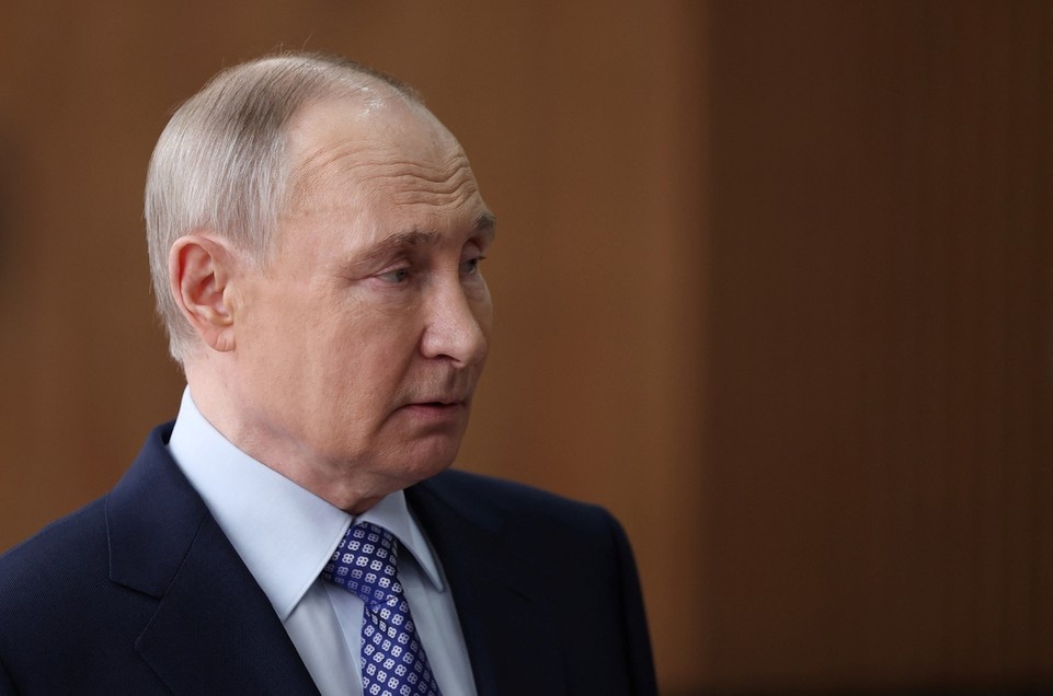 Путин утвердил закон об извещении граждан при их поиске