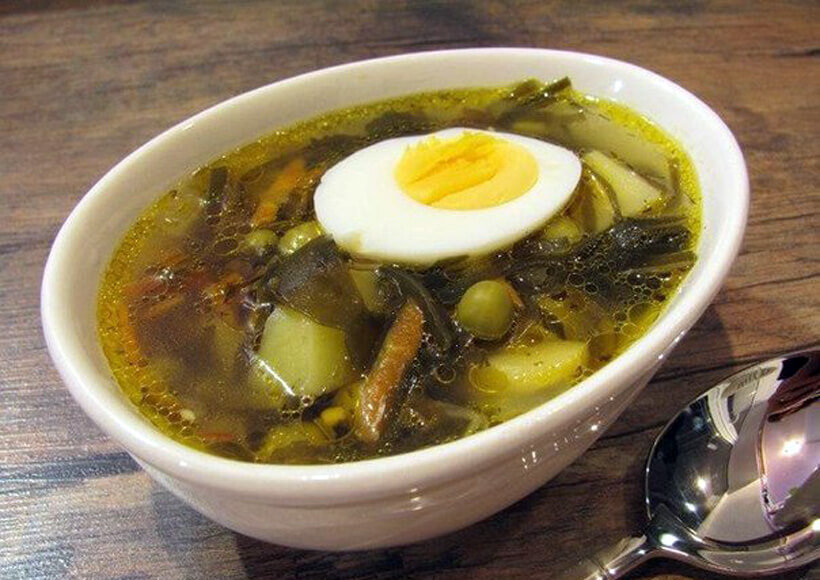 Кулинарное вдохновение: суп на курином бульоне с морской капустой и овощами