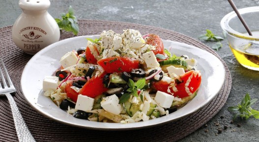 Вкусный греческий салат с необычным акцентом