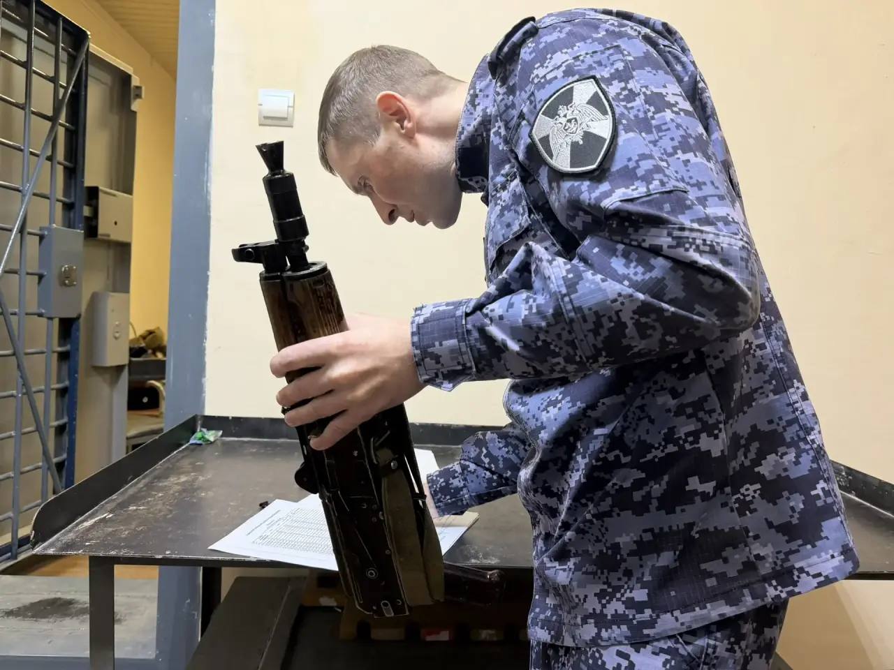 Сергей Носов: Уважаемые сотрудники, военнослужащие и ветераны федеральной службы войск национальной гвардии Российской Федерации! Сергей Носов: Уважаемые сотрудники, военнослужащие и ветераны федеральной службы войск национальной гвардии Российской Федерации!