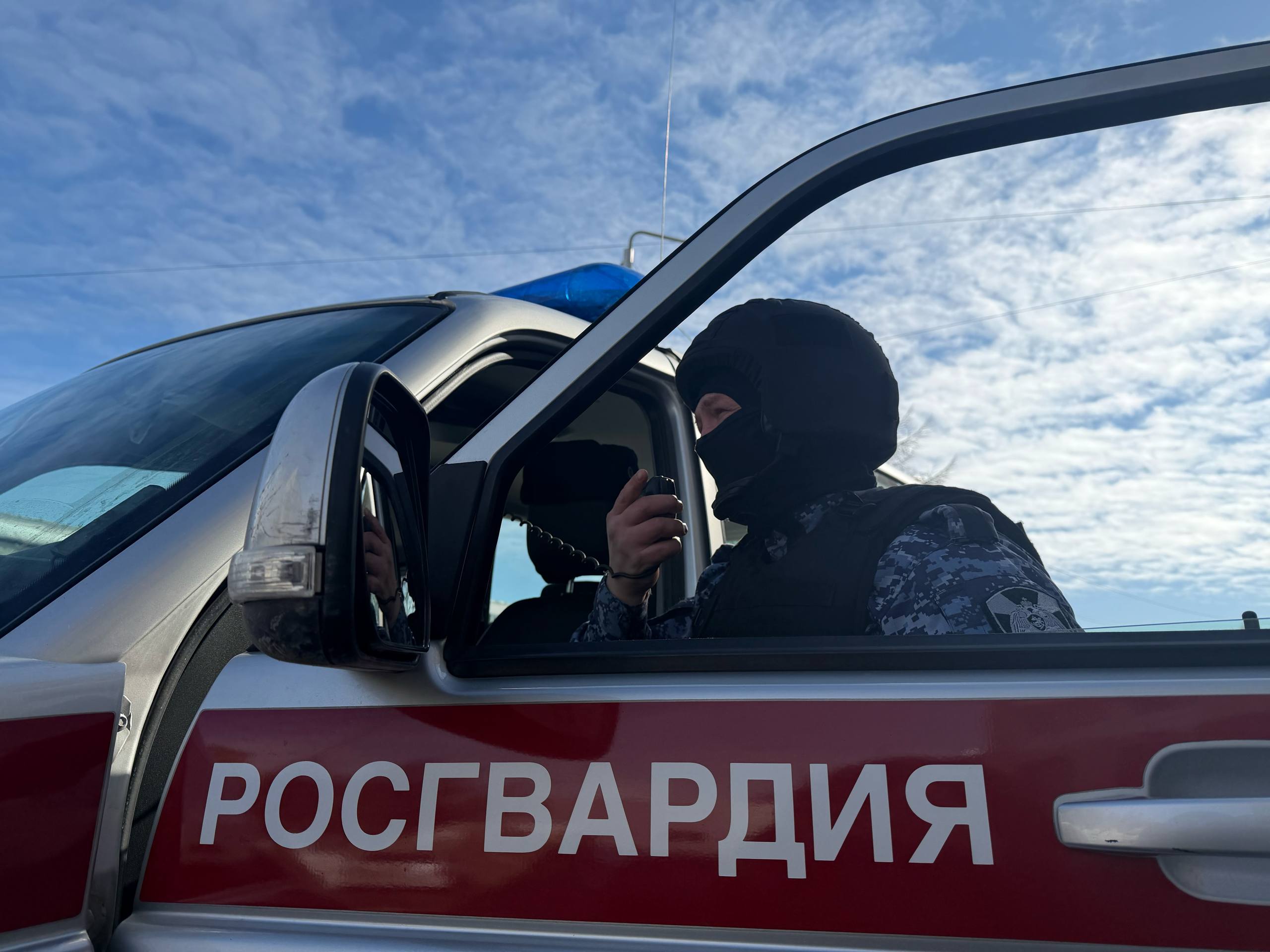 Сергей Носов: Уважаемые сотрудники, военнослужащие и ветераны федеральной службы войск национальной гвардии Российской Федерации! Сергей Носов: Уважаемые сотрудники, военнослужащие и ветераны федеральной службы войск национальной гвардии Российской Федерации!