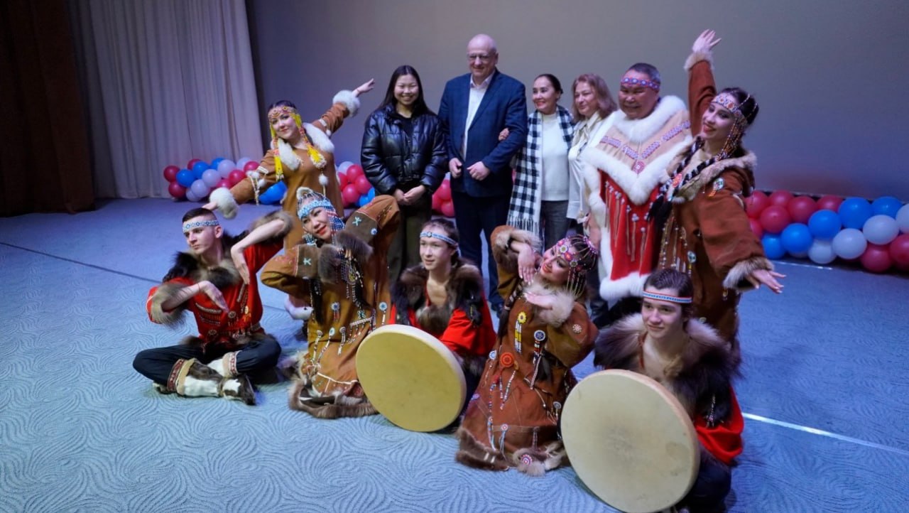 Ансамбль песни и танца народов Севера «Энэр» дал яркий концерт в Сусумане Ансамбль песни и танца народов Севера «Энэр» дал яркий концерт в Сусумане