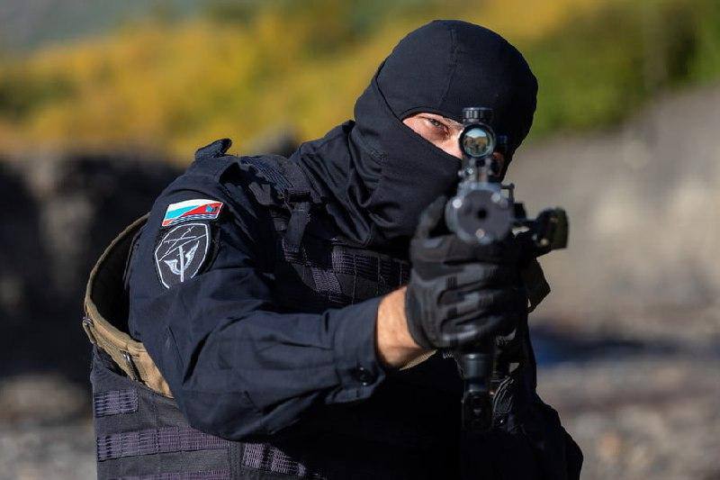 Сергей Носов: Уважаемые сотрудники, военнослужащие и ветераны федеральной службы войск национальной гвардии Российской Федерации! Сергей Носов: Уважаемые сотрудники, военнослужащие и ветераны федеральной службы войск национальной гвардии Российской Федерации!