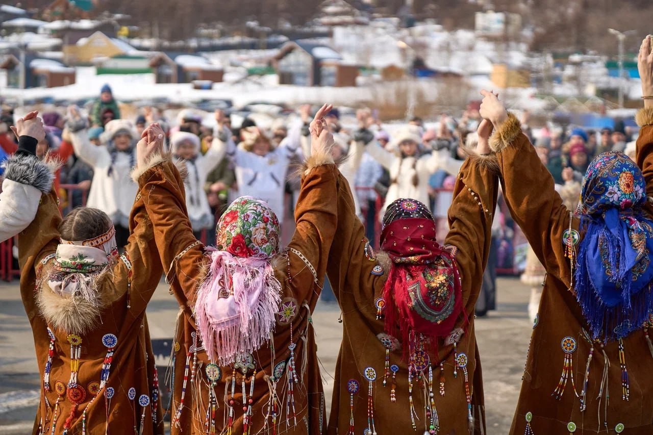 Яркий этнофестиваль «Дзялбу» прошел в Магадане Яркий этнофестиваль «Дзялбу» прошел в Магадане