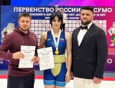 Магаданские сумоисты взяли золото и серебро первенства России