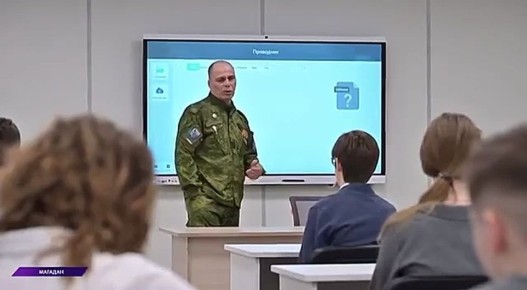 Участник проекта «СВОи Герои 49» Богдан Атласюк встретился с учениками Инженерной школы Магадана