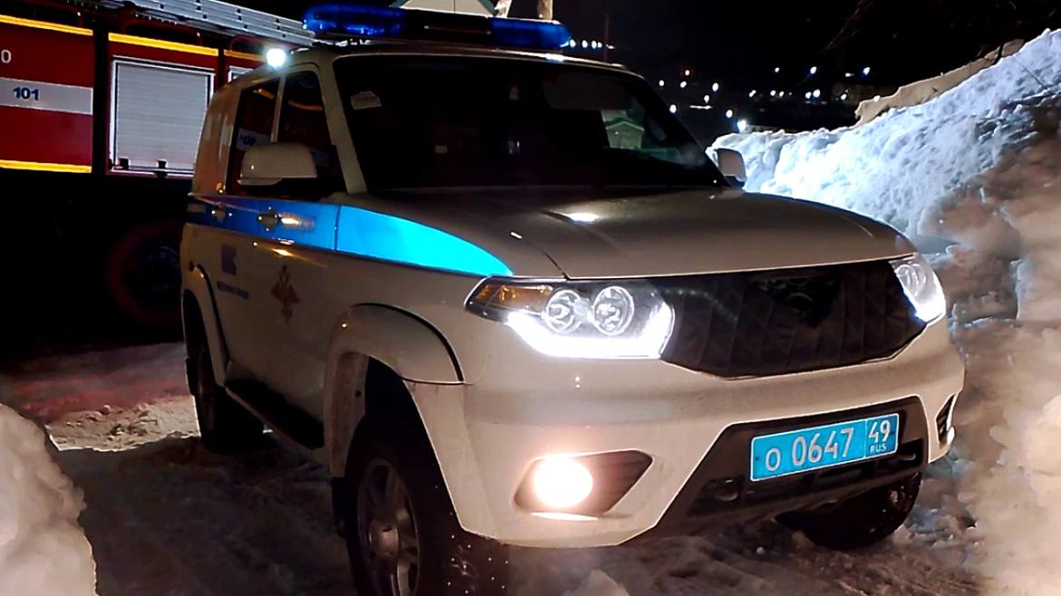 Полицейские Магадана предотвратили трагедию, убедив мужчину не поджигать себя и дом из-за ссоры с женой