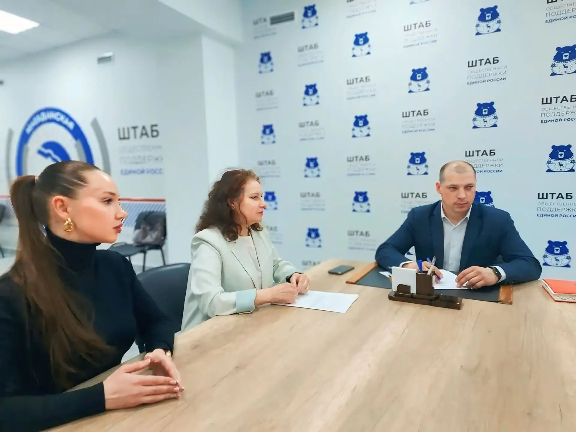 В областном центре до 4 апреля продолжается неделя приёмов граждан по вопросам жилищнокоммунального хозяйства, организованная партией «Единая Россия» В областном центре до 4 апреля продолжается неделя приёмов граждан по вопросам жилищнокоммунального хозяйства, организованная партией «Единая Россия»