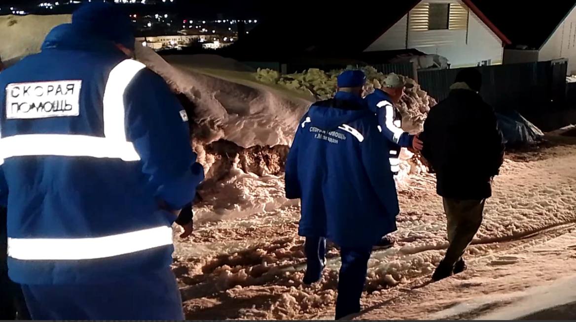 Полицейские Магадана предотвратили трагедию, убедив мужчину не поджигать себя и дом из-за ссоры с женой Полицейские Магадана предотвратили трагедию, убедив мужчину не поджигать себя и дом из-за ссоры с женой