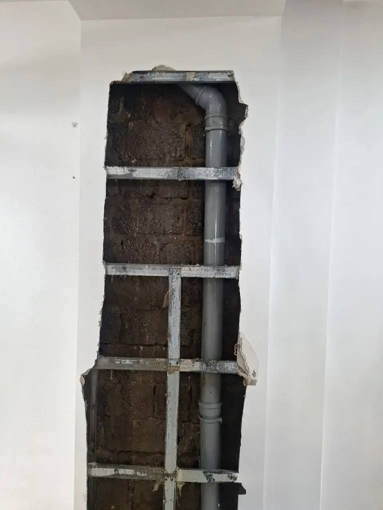 Лариса Поликанова: Специалисты аварийной бригады РЭУ3 завершили ремонтные работы в школе танцев, расположенной по адресу: ул. Кольцевая, 36/1