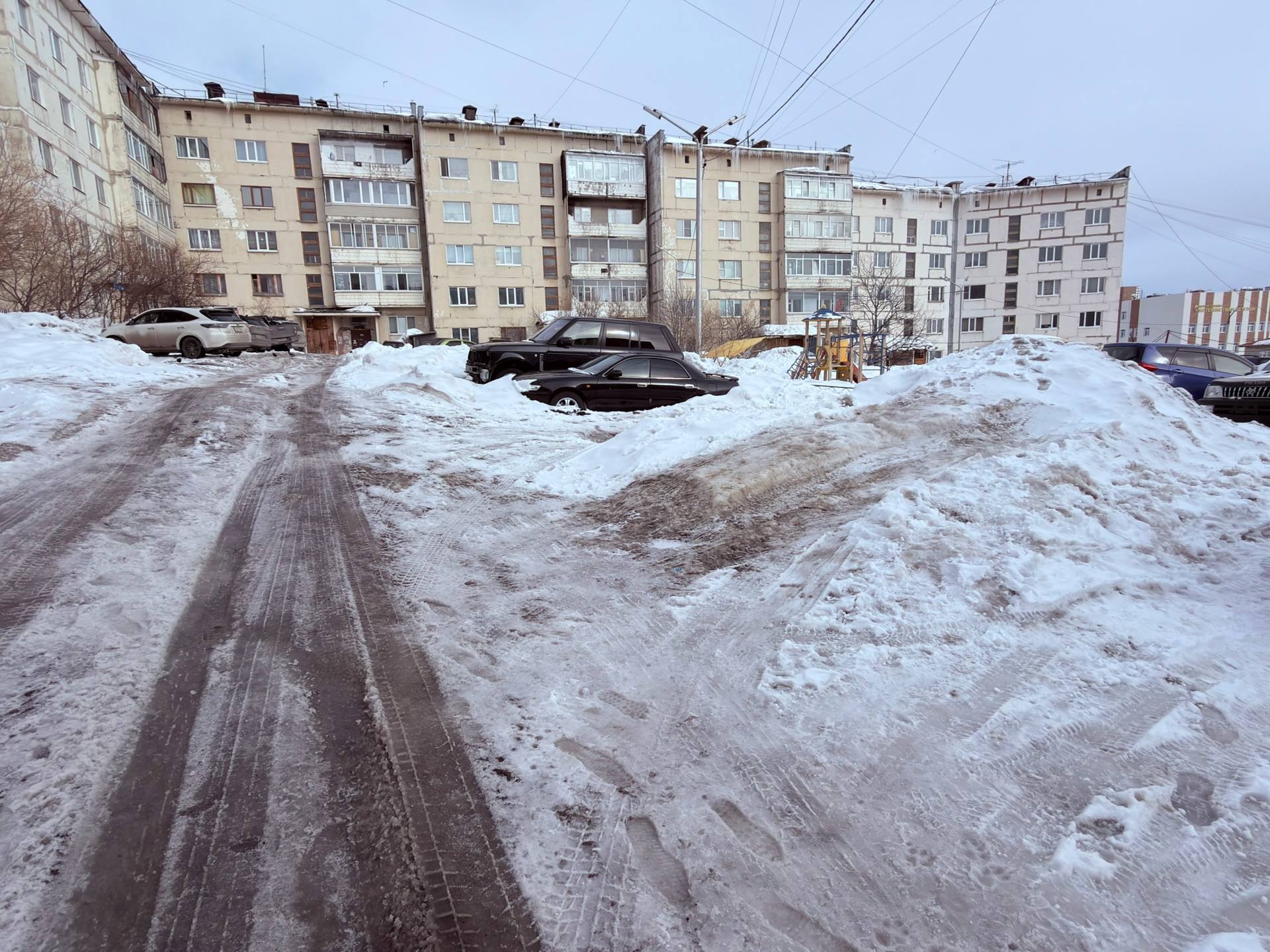 По результатам встречи председателя Магаданской городской Думы, депутата партии «Единая Россия» Сергея Смирнова с жителями микрорайона Нагаево на базе 21-й школы наиболее острая проблема выявлена у дома № 25/21 по улице... По результатам встречи председателя Магаданской городской Думы, депутата партии «Единая Россия» Сергея Смирнова с жителями микрорайона Нагаево на базе 21-й школы наиболее острая проблема выявлена у дома № 25/21 по улице...
