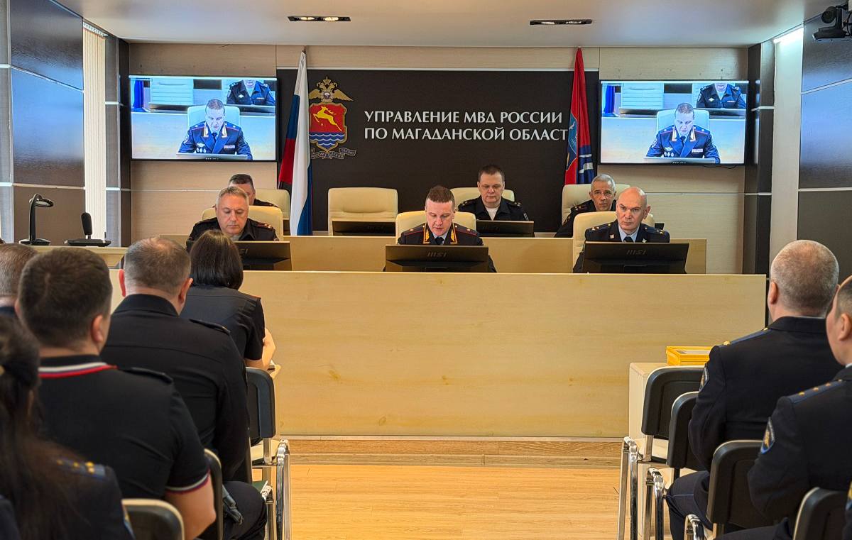 Начальник УМВД России по Магаданской области Дмитрий Князев поздравил сотрудников следственных подразделений с профессиональным праздником Начальник УМВД России по Магаданской области Дмитрий Князев поздравил сотрудников следственных подразделений с профессиональным праздником