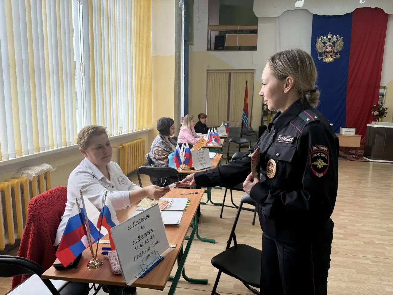 В Магадане полицейские обеспечили правопорядок в период проведения повторных выборов депутатов в городскую Думу В Магадане полицейские обеспечили правопорядок в период проведения повторных выборов депутатов в городскую Думу
