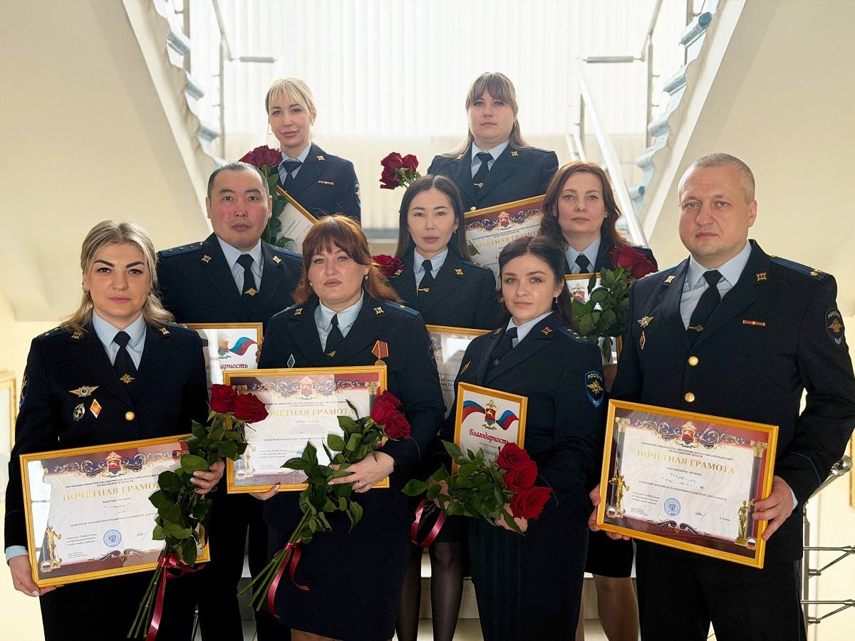 Начальник УМВД России по Магаданской области Дмитрий Князев поздравил сотрудников следственных подразделений с профессиональным праздником Начальник УМВД России по Магаданской области Дмитрий Князев поздравил сотрудников следственных подразделений с профессиональным праздником