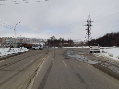 Сегодня утром в дежурную группу отдельной специализированной роты дорожно-патрульной службы Госавтоинспекции регионального УМВД поступило сообщение о ДТП на улице Кожзаводской в Магадане