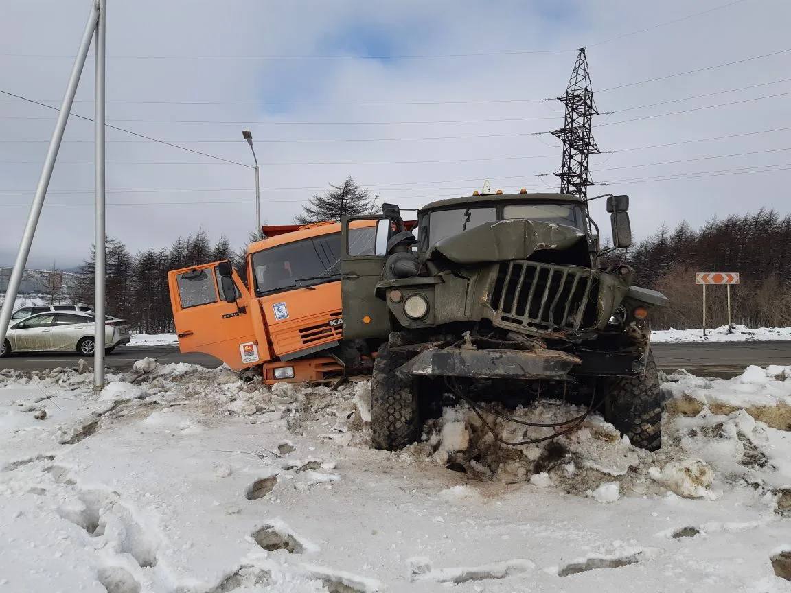 Сегодня утром в дежурную группу отдельной специализированной роты дорожно-патрульной службы Госавтоинспекции регионального УМВД поступило сообщение о ДТП на улице Кожзаводской в Магадане Сегодня утром в дежурную группу отдельной специализированной роты дорожно-патрульной службы Госавтоинспекции регионального УМВД поступило сообщение о ДТП на улице Кожзаводской в Магадане