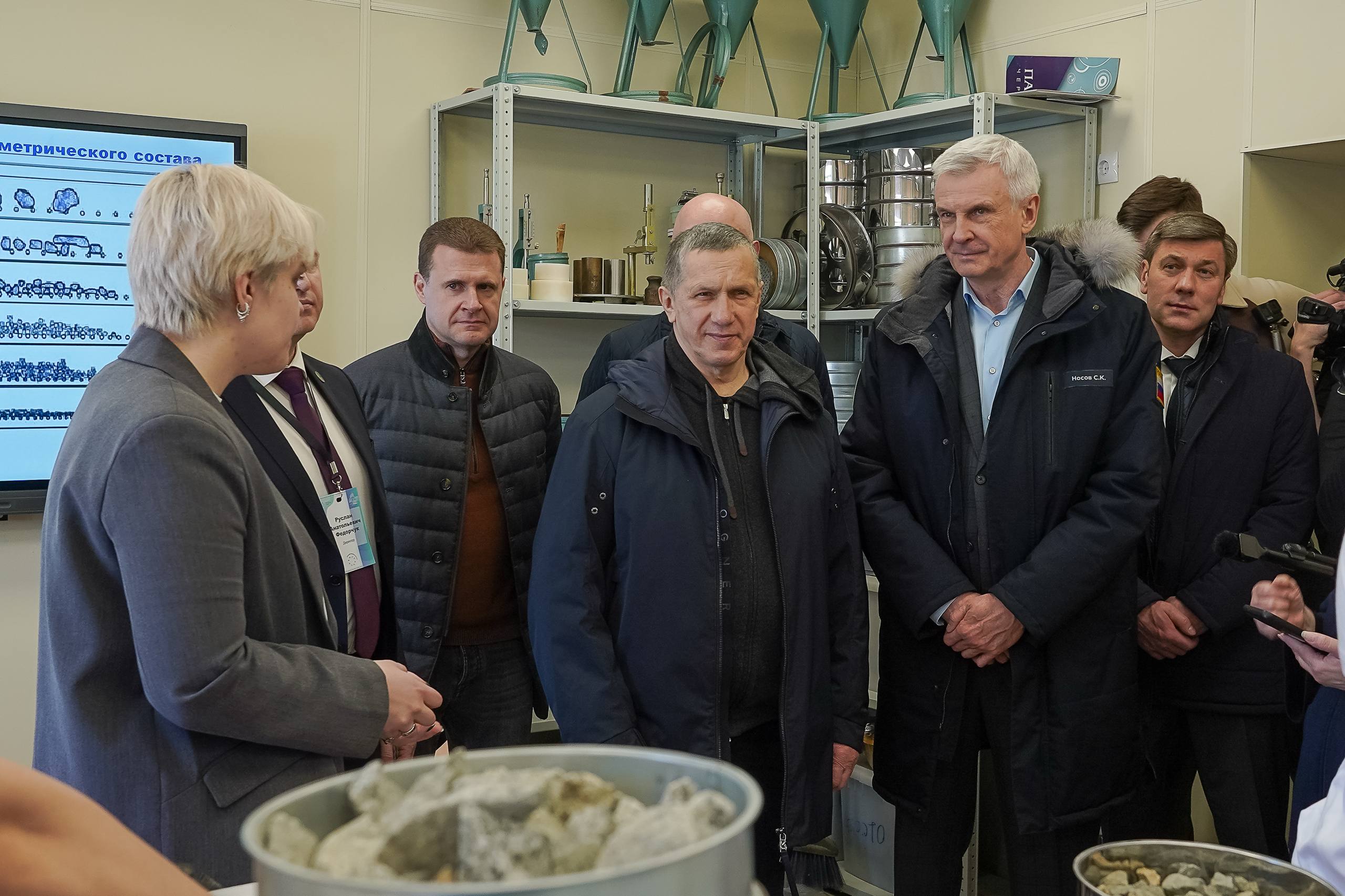 Сергей Носов: Вместе с Заместителем Председателя Правительства Российской Федерации – полномочным представителем Президента РФ в ДФО Юрием Трутневым и Министром РФ по развитию Дальнего Востока и Арктики Алексеем Чекунковым... Сергей Носов: Вместе с Заместителем Председателя Правительства Российской Федерации – полномочным представителем Президента РФ в ДФО Юрием Трутневым и Министром РФ по развитию Дальнего Востока и Арктики Алексеем Чекунковым...