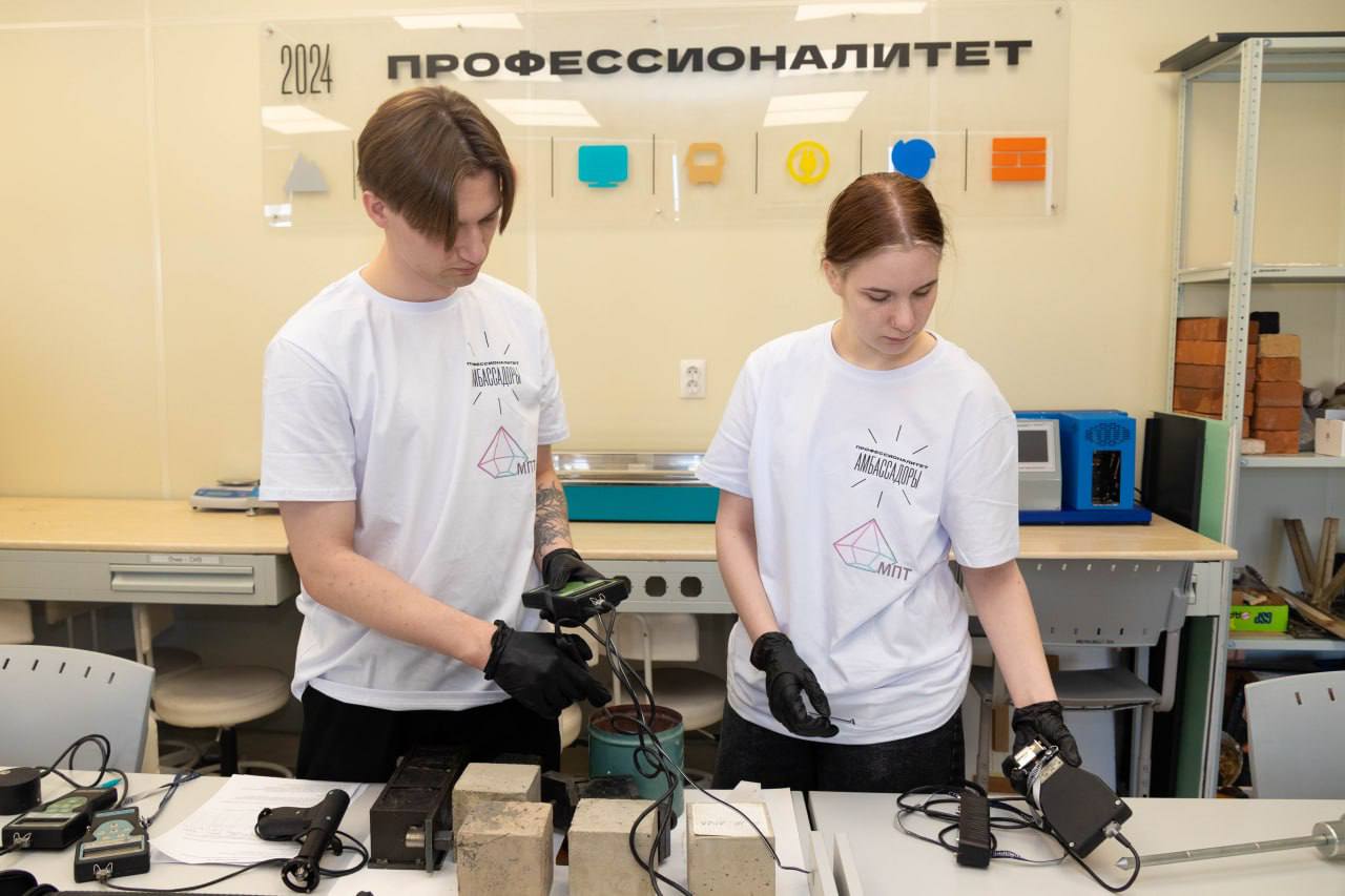 Сергей Носов: Вместе с Заместителем Председателя Правительства Российской Федерации – полномочным представителем Президента РФ в ДФО Юрием Трутневым и Министром РФ по развитию Дальнего Востока и Арктики Алексеем Чекунковым... Сергей Носов: Вместе с Заместителем Председателя Правительства Российской Федерации – полномочным представителем Президента РФ в ДФО Юрием Трутневым и Министром РФ по развитию Дальнего Востока и Арктики Алексеем Чекунковым...