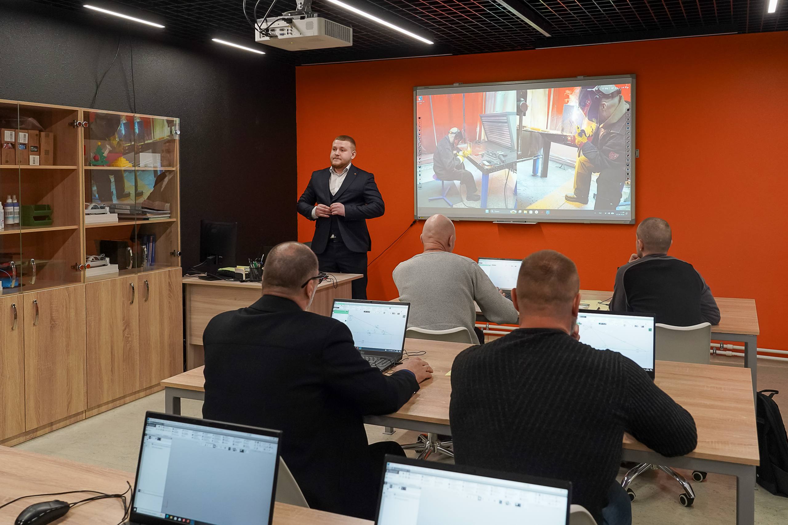 Сергей Носов: Вместе с Заместителем Председателя Правительства Российской Федерации – полномочным представителем Президента РФ в ДФО Юрием Трутневым и Министром РФ по развитию Дальнего Востока и Арктики Алексеем Чекунковым... Сергей Носов: Вместе с Заместителем Председателя Правительства Российской Федерации – полномочным представителем Президента РФ в ДФО Юрием Трутневым и Министром РФ по развитию Дальнего Востока и Арктики Алексеем Чекунковым...