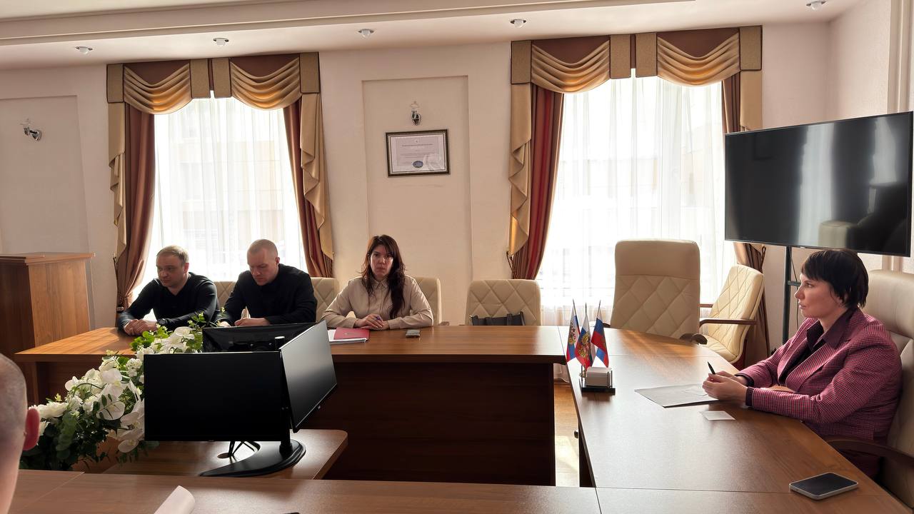 Лариса Поликанова: На оперативном совещании директор «Спецавтохозяйства» Анатолий Высочин доложил, что график вывоза ТКО практически восстановлен Лариса Поликанова: На оперативном совещании директор «Спецавтохозяйства» Анатолий Высочин доложил, что график вывоза ТКО практически восстановлен