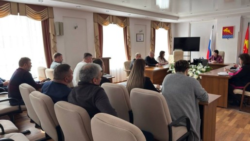 Лариса Поликанова: На оперативном совещании директор «Спецавтохозяйства» Анатолий Высочин доложил, что график вывоза ТКО практически восстановлен