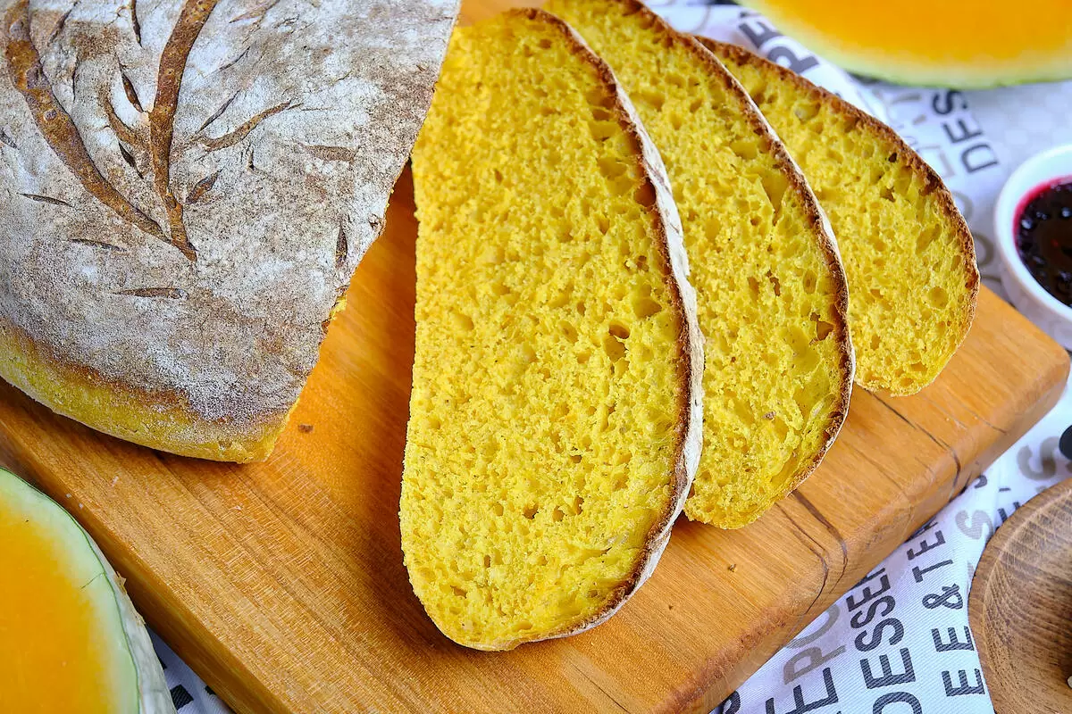 Тыквенный хлеб: как приготовить яркое лакомство для осеннего утра