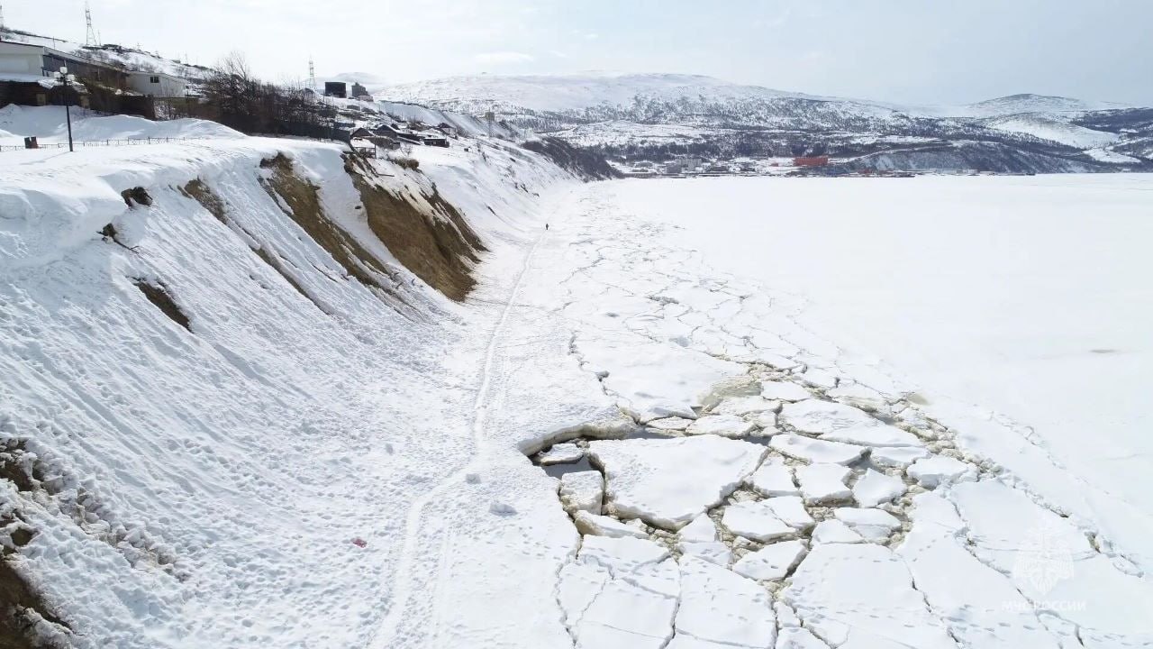 МЧС предупреждает магаданцев об опасности выхода на лед в бухте Нагаева МЧС предупреждает магаданцев об опасности выхода на лед в бухте Нагаева