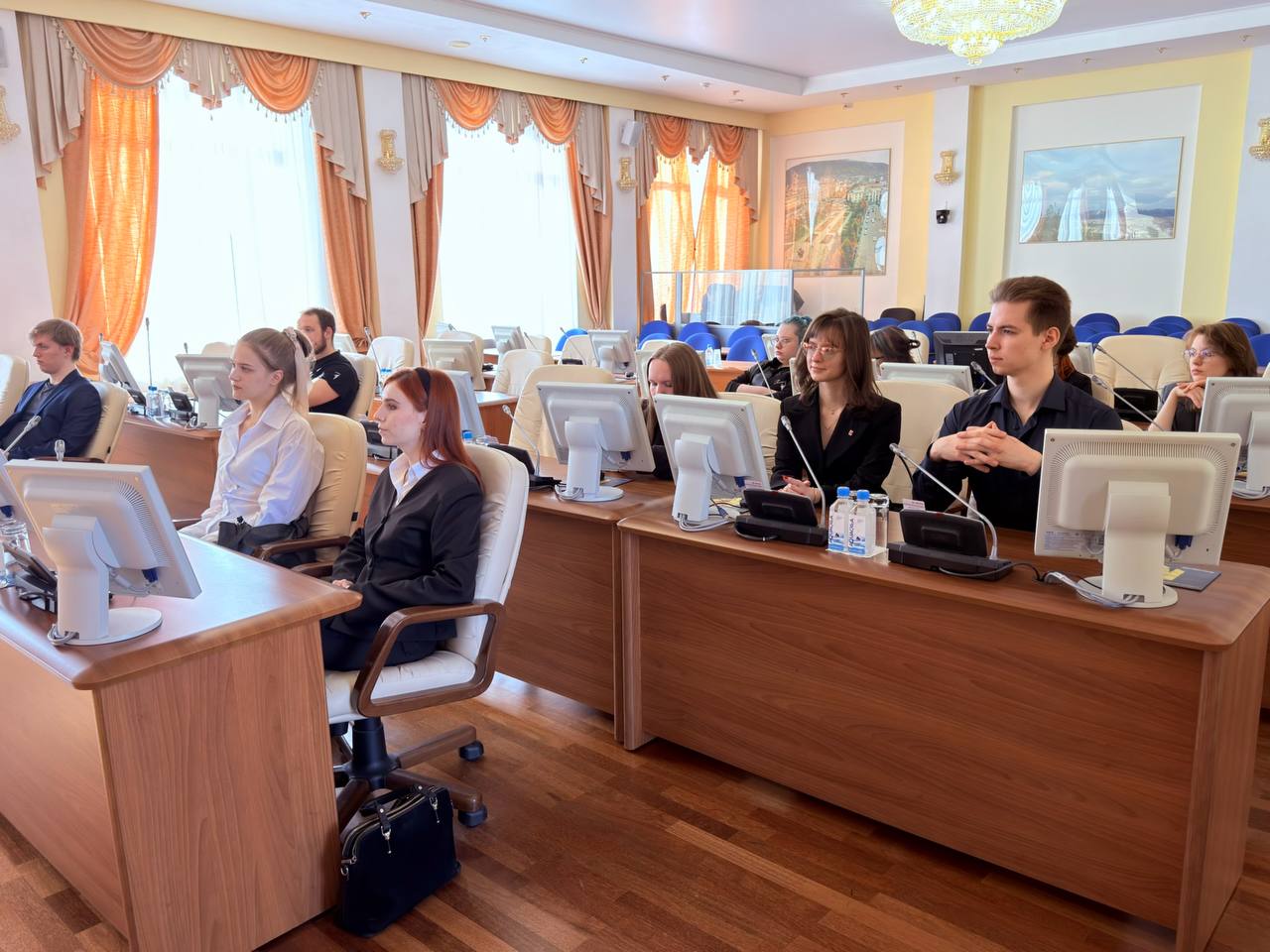 Первый заместитель председателя Магаданской городской Думы Петр Бурмистров провёл встречу со студентами в преддверии Дня дублёра Первый заместитель председателя Магаданской городской Думы Петр Бурмистров провёл встречу со студентами в преддверии Дня дублёра