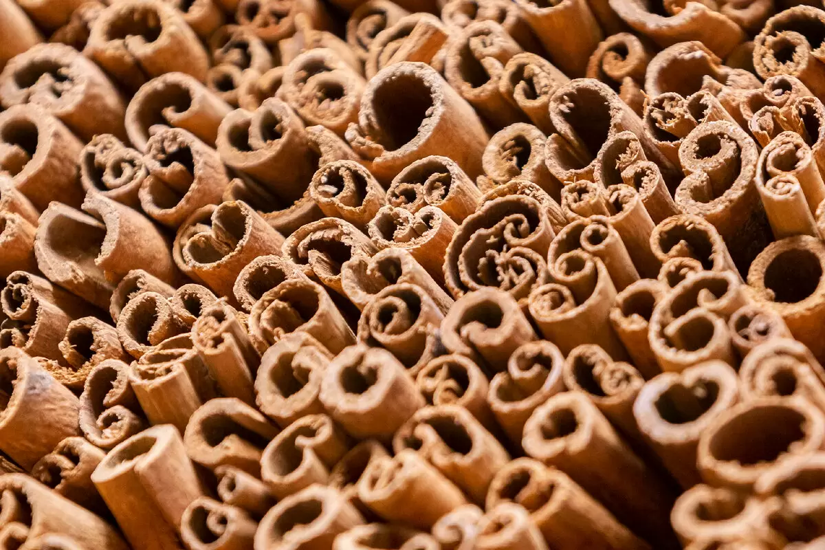 Тайны корицы: как отличить истинную от подделки и уникальные традиции