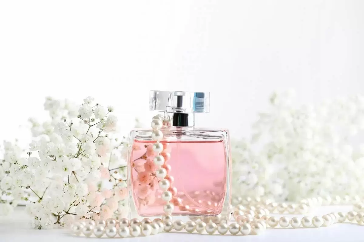 Возвращение ароматов 90-х: чем пахнут современные модницы?