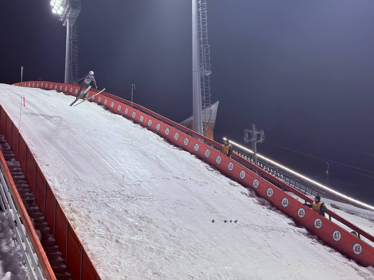 В Магадане после реконструкции открыли всесезонный трамплинный комплекс «Полёт» В Магадане после реконструкции открыли всесезонный трамплинный комплекс «Полёт»