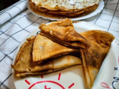 Нежные блинчики на сыворотке: уникальный способ утилизировать остатки