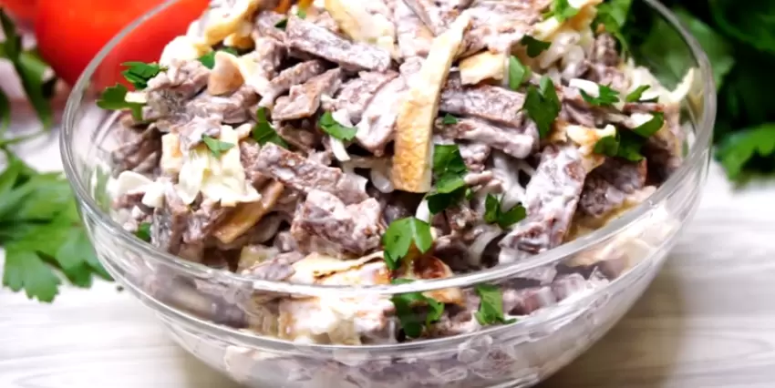 Салат для настоящих гурманов: свежие идеи на праздничный стол