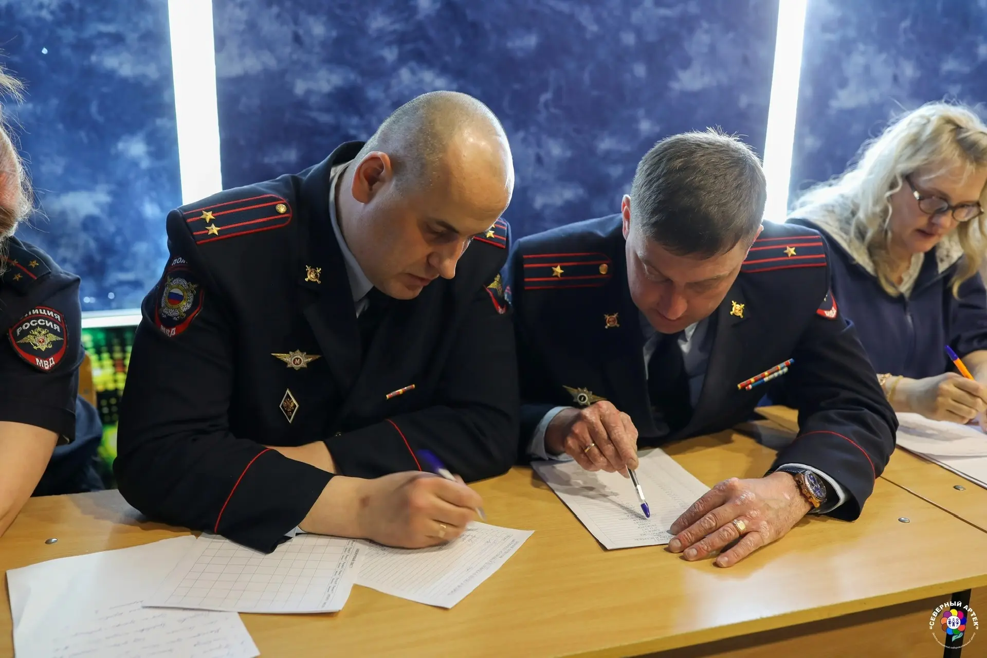 В Магадане в детском лагере «Северный Артек» полицейские стали участниками профильной смены для юных правоведов «Закон и подросток» В Магадане в детском лагере «Северный Артек» полицейские стали участниками профильной смены для юных правоведов «Закон и подросток»