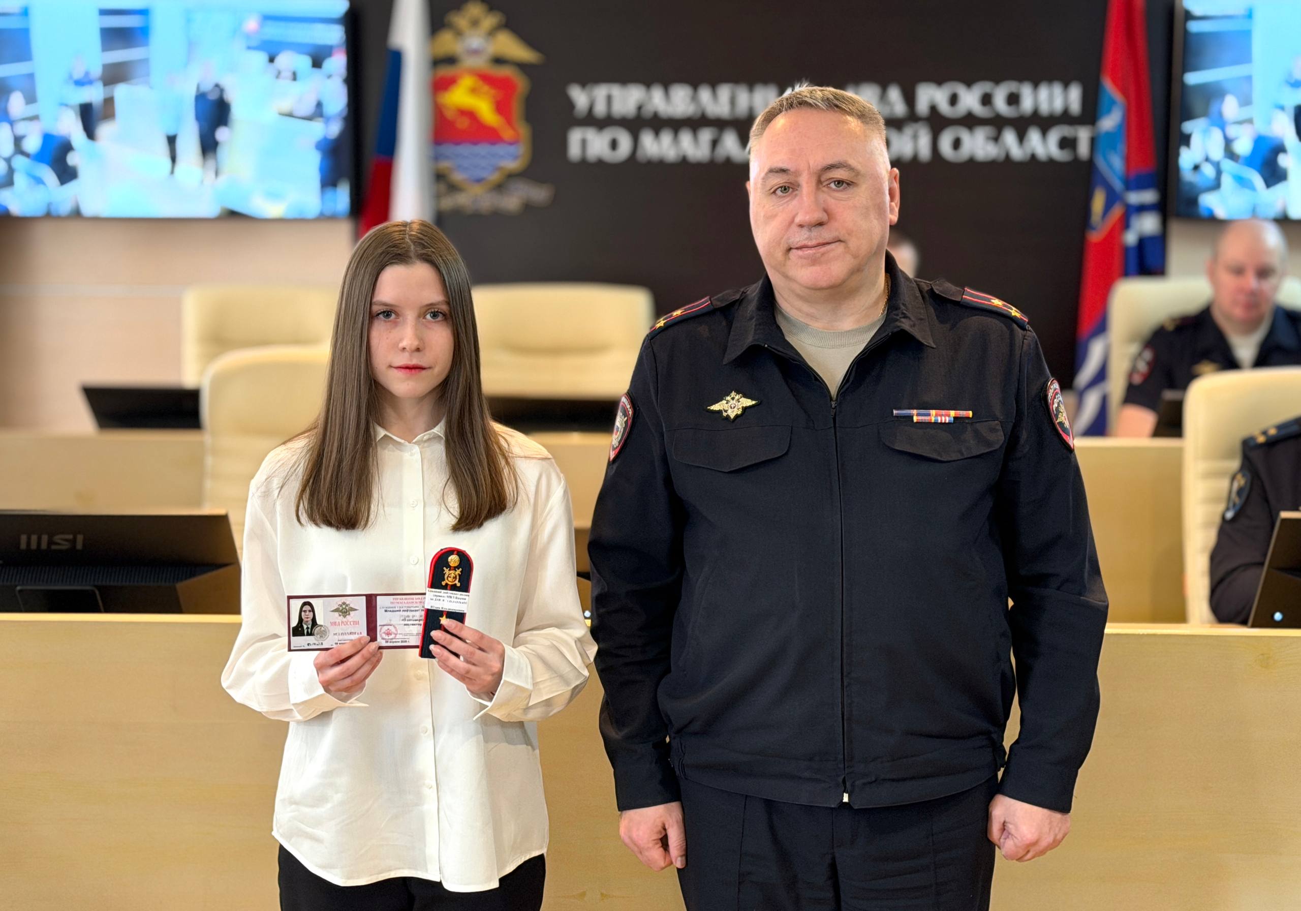 В полиции Колымы наградили победителей регионального этапа конкурса музыкального творчества «Щит и лира», а также вручили первые погоны молодым сотрудникам В полиции Колымы наградили победителей регионального этапа конкурса музыкального творчества «Щит и лира», а также вручили первые погоны молодым сотрудникам