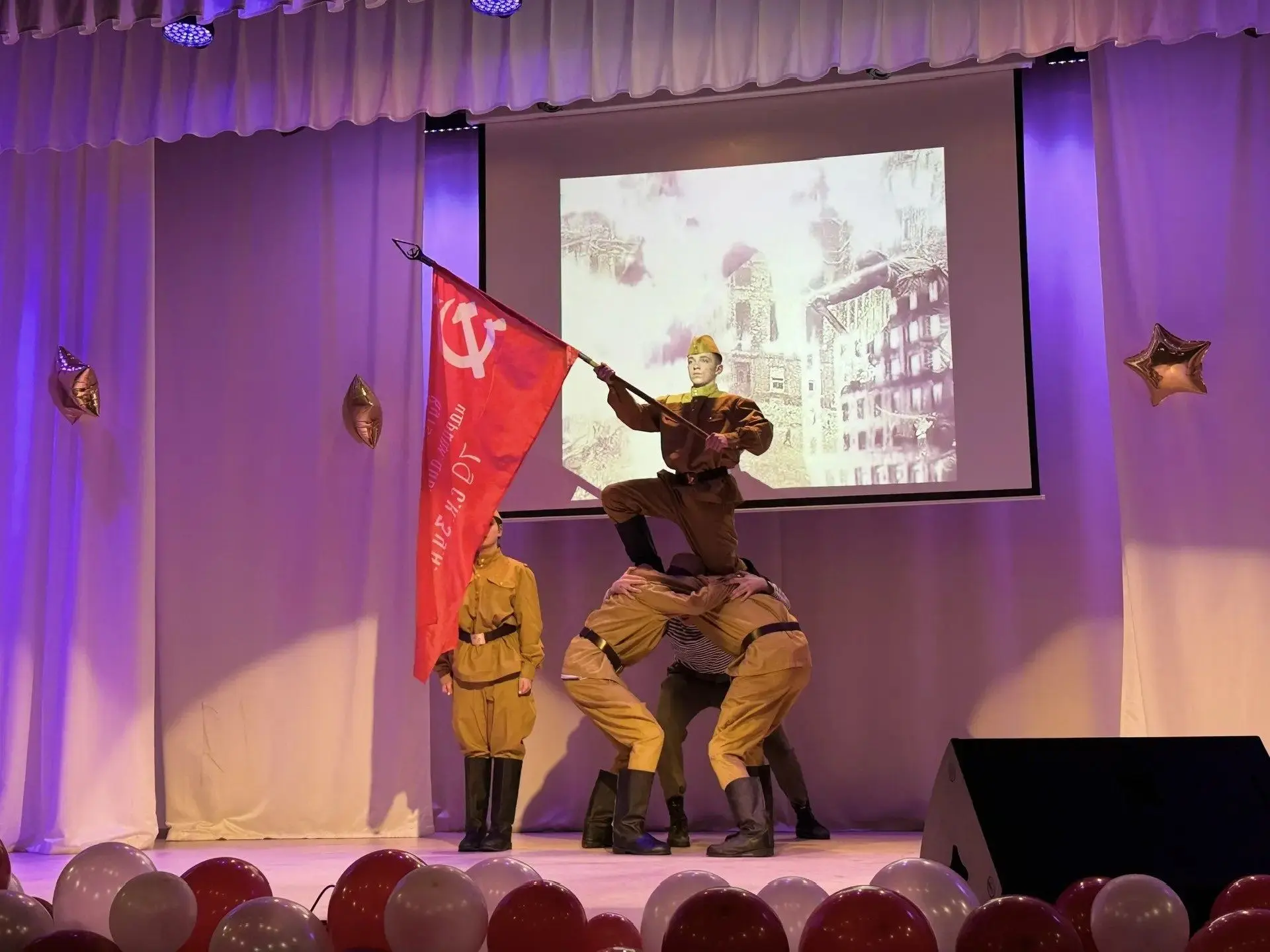 Лучшие творческие номера патриотического фестиваля «Наследники Победы» смогут увидеть магаданцы 9 мая на открытой городской площадке