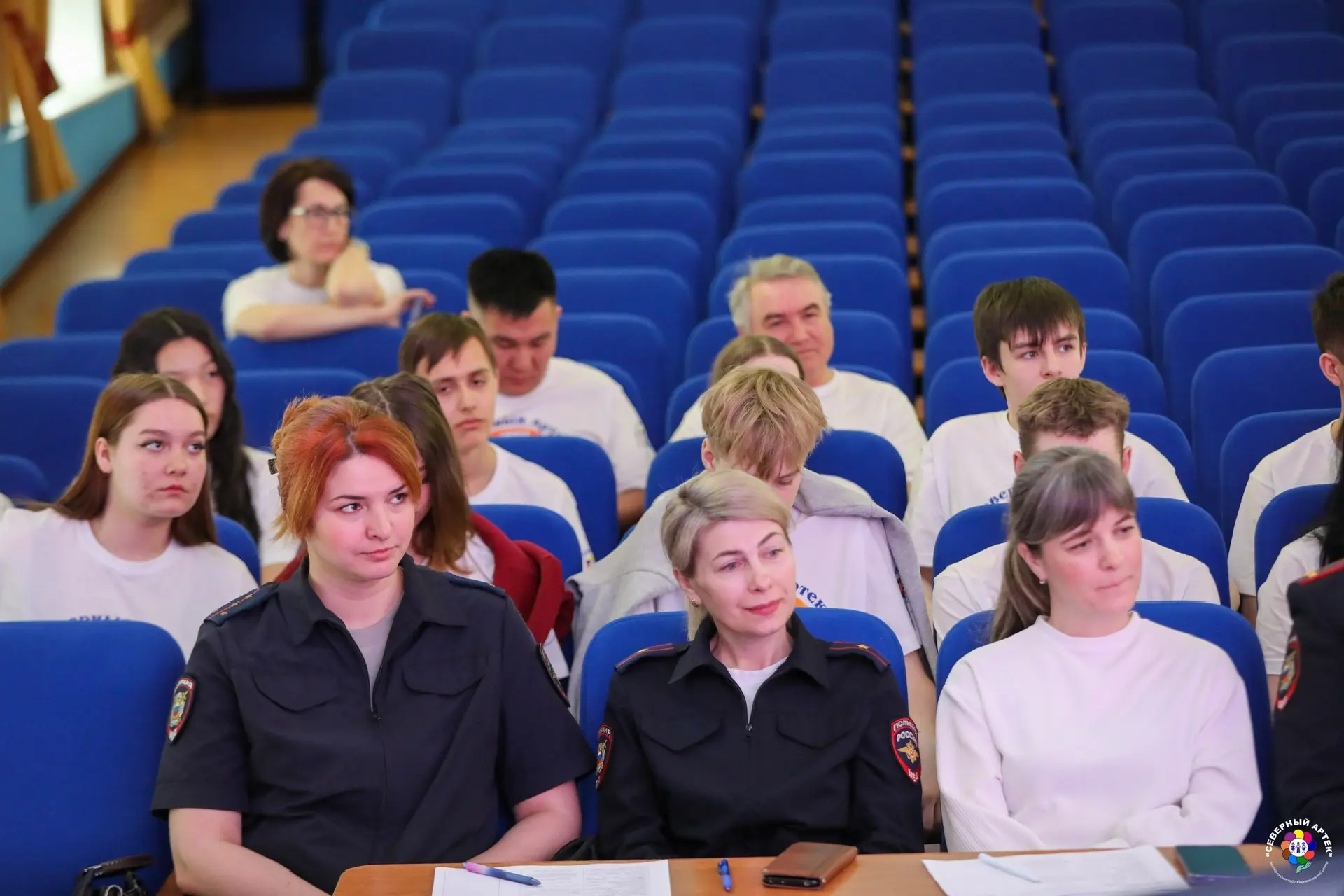 В Магадане в детском лагере «Северный Артек» полицейские стали участниками профильной смены для юных правоведов «Закон и подросток» В Магадане в детском лагере «Северный Артек» полицейские стали участниками профильной смены для юных правоведов «Закон и подросток»