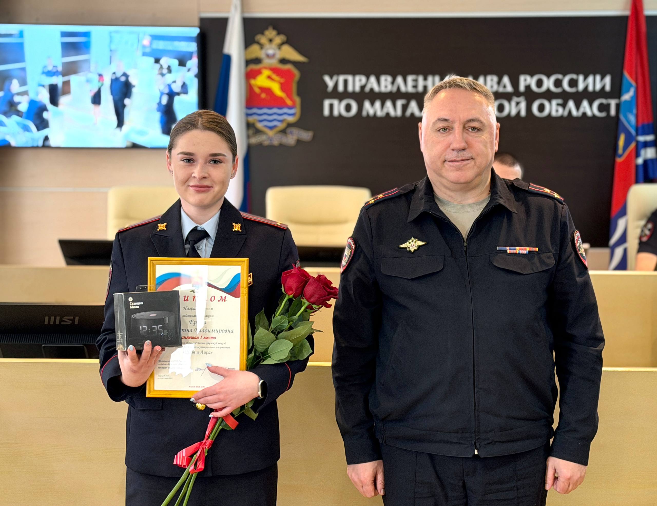 В полиции Колымы наградили победителей регионального этапа конкурса музыкального творчества «Щит и лира», а также вручили первые погоны молодым сотрудникам В полиции Колымы наградили победителей регионального этапа конкурса музыкального творчества «Щит и лира», а также вручили первые погоны молодым сотрудникам