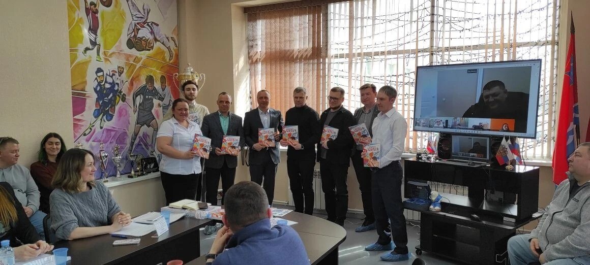 Торжественное вручение пособий и сувениров просветительского проекта "Олимпийская азбука" состоялось на заседании коллегии департамента физической культуры и спорта Магаданской области Торжественное вручение пособий и сувениров просветительского проекта "Олимпийская азбука" состоялось на заседании коллегии департамента физической культуры и спорта Магаданской области