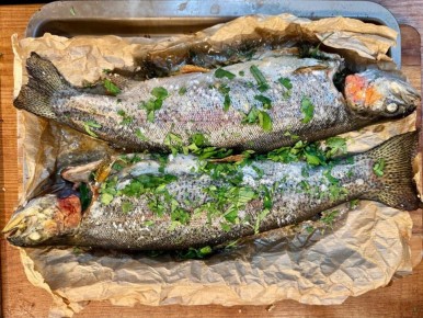 Запечённая форель: Простое и восхитительное блюдо для любого стола