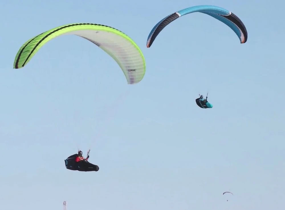 Магаданские парапланеристы открыли сезон полетов на Нюклинской косе Магаданские парапланеристы открыли сезон полетов на Нюклинской косе