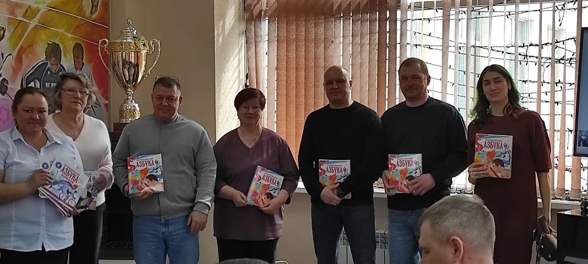 Торжественное вручение пособий и сувениров просветительского проекта "Олимпийская азбука" состоялось на заседании коллегии департамента физической культуры и спорта Магаданской области Торжественное вручение пособий и сувениров просветительского проекта "Олимпийская азбука" состоялось на заседании коллегии департамента физической культуры и спорта Магаданской области