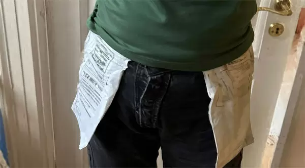 Выворачивать одежду перед стиркой: стоит ли это делать?