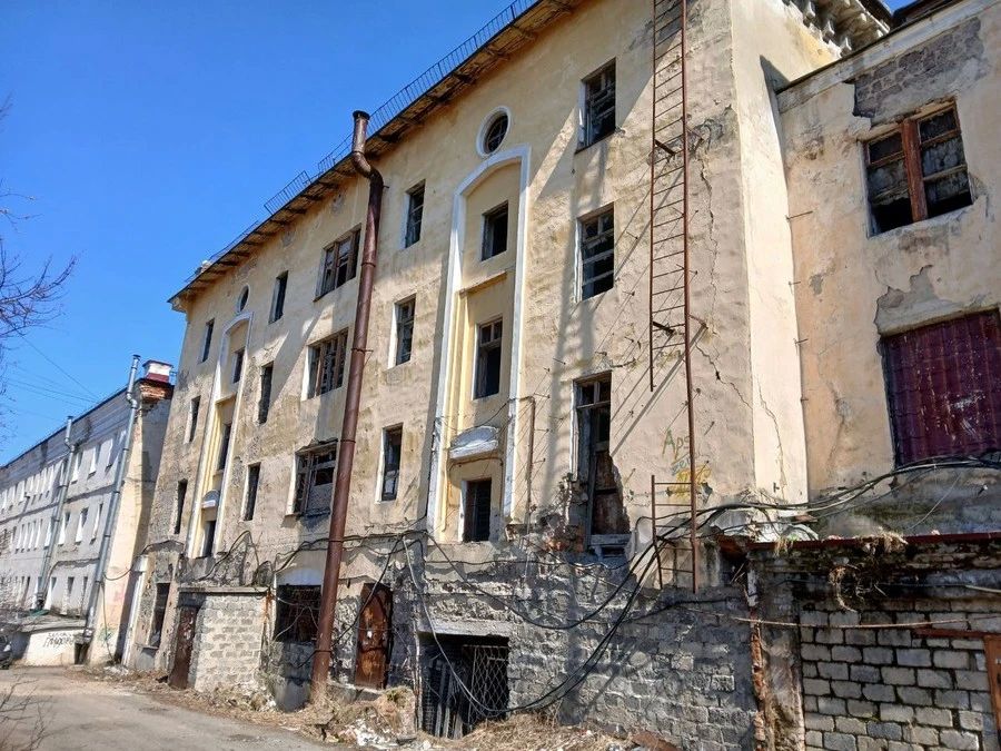 Историческую сталинку в центре Магадана готовятся продать за 100 тысяч рублей Историческую сталинку в центре Магадана готовятся продать за 100 тысяч рублей