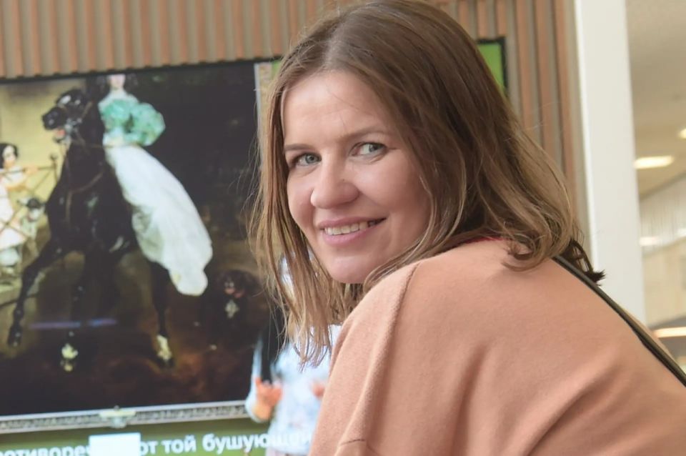 Поэтесса Галина Дядина получила премию Правительства РФ за книгу, выпущенную магаданским издательством «Охотник» Поэтесса Галина Дядина получила премию Правительства РФ за книгу, выпущенную магаданским издательством «Охотник»