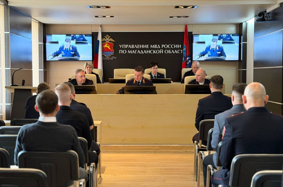 В УМВД России по Магаданской области вручили первые погоны сотрудникам структурных подразделений В УМВД России по Магаданской области вручили первые погоны сотрудникам структурных подразделений