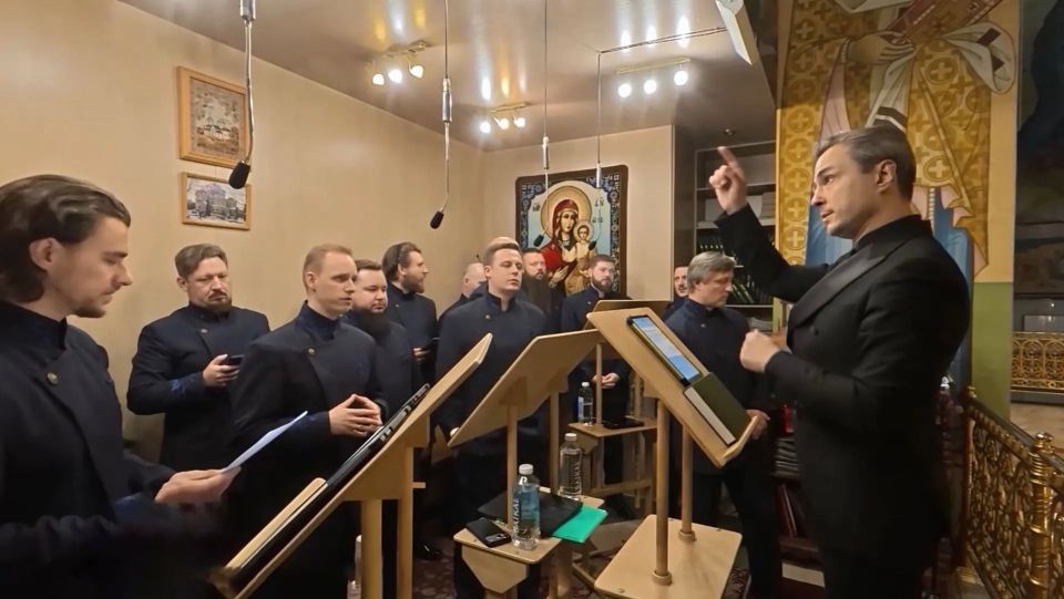Сретенский хор пропел молитвы на клиросе магаданского собора
