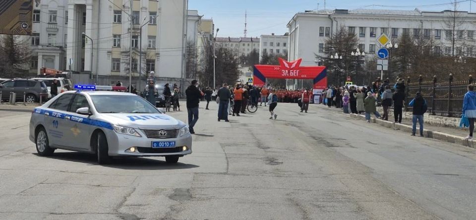 В Магадане полицейские обеспечивают охрану общественного порядка при проведении 10-го Всероссийского полумарафона "ЗаБег.РФ" В Магадане полицейские обеспечивают охрану общественного порядка при проведении 10-го Всероссийского полумарафона "ЗаБег.РФ"
